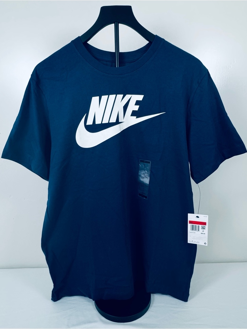 NWT Nike Graphic T-Shirt navy blue Men’s size large
